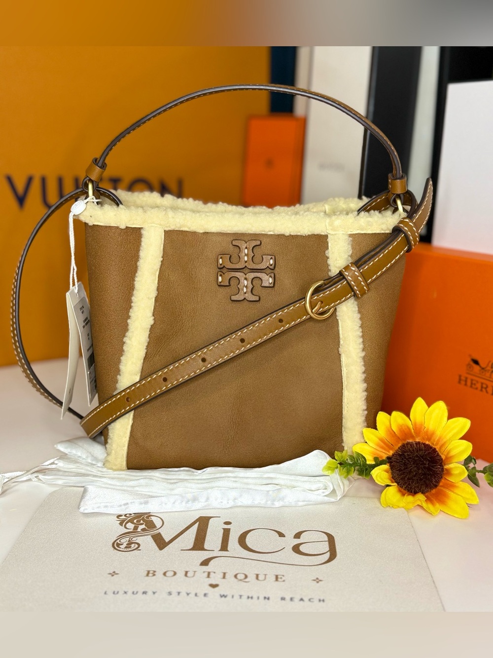 🆕TORY BURCH McGraw Shearling Small Bucket Tote MSRP:$598